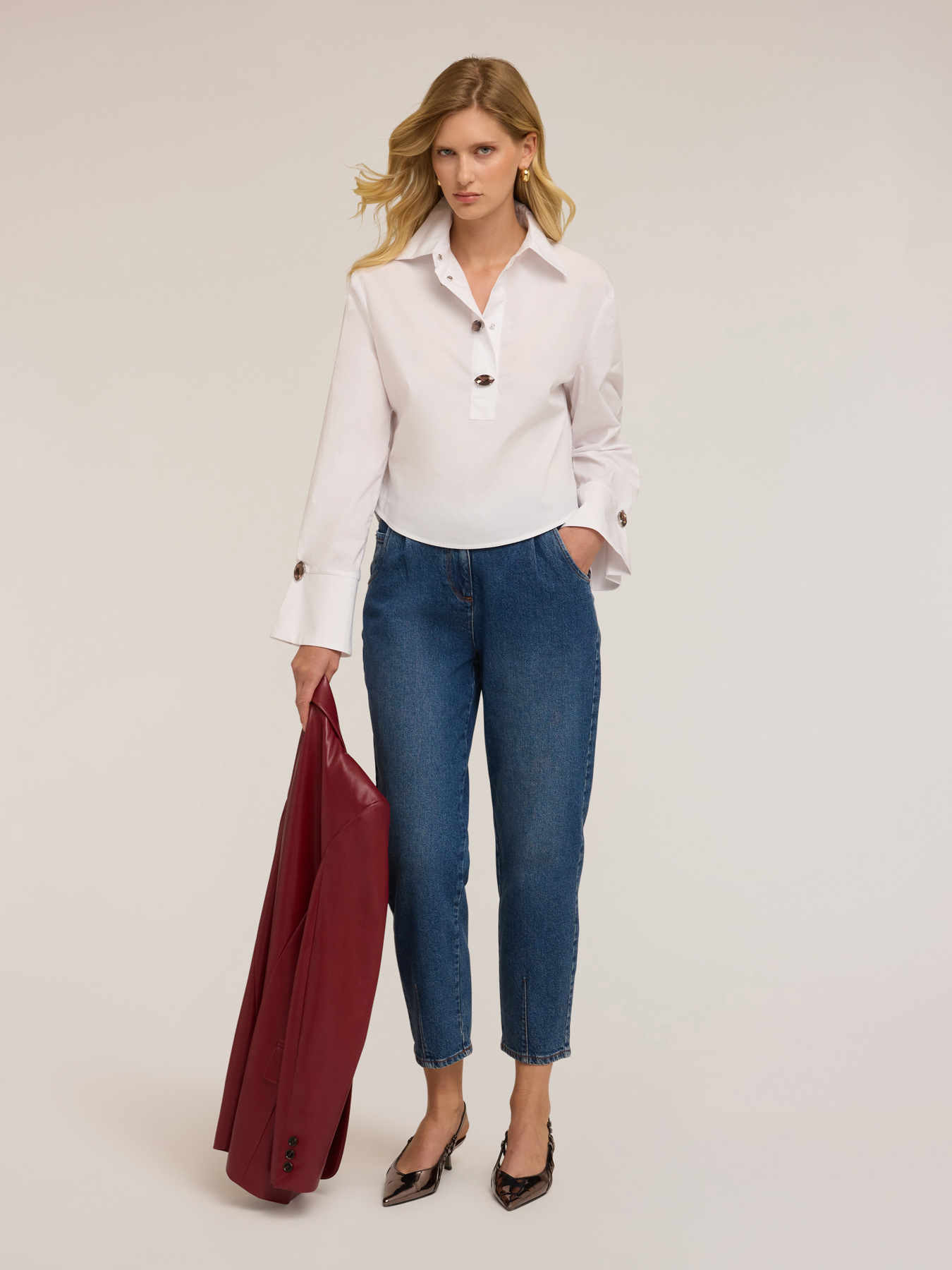 Camisa oversize con piedras image number 2