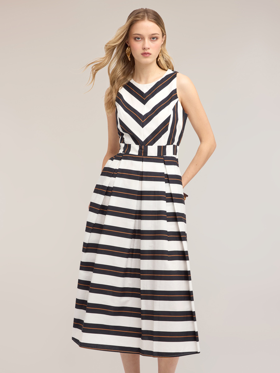 Robe &eacute;vas&eacute;e en popeline &agrave; rayures