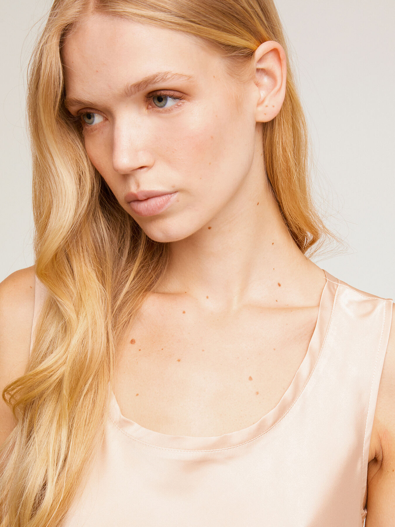 Top basic in raso image number 2