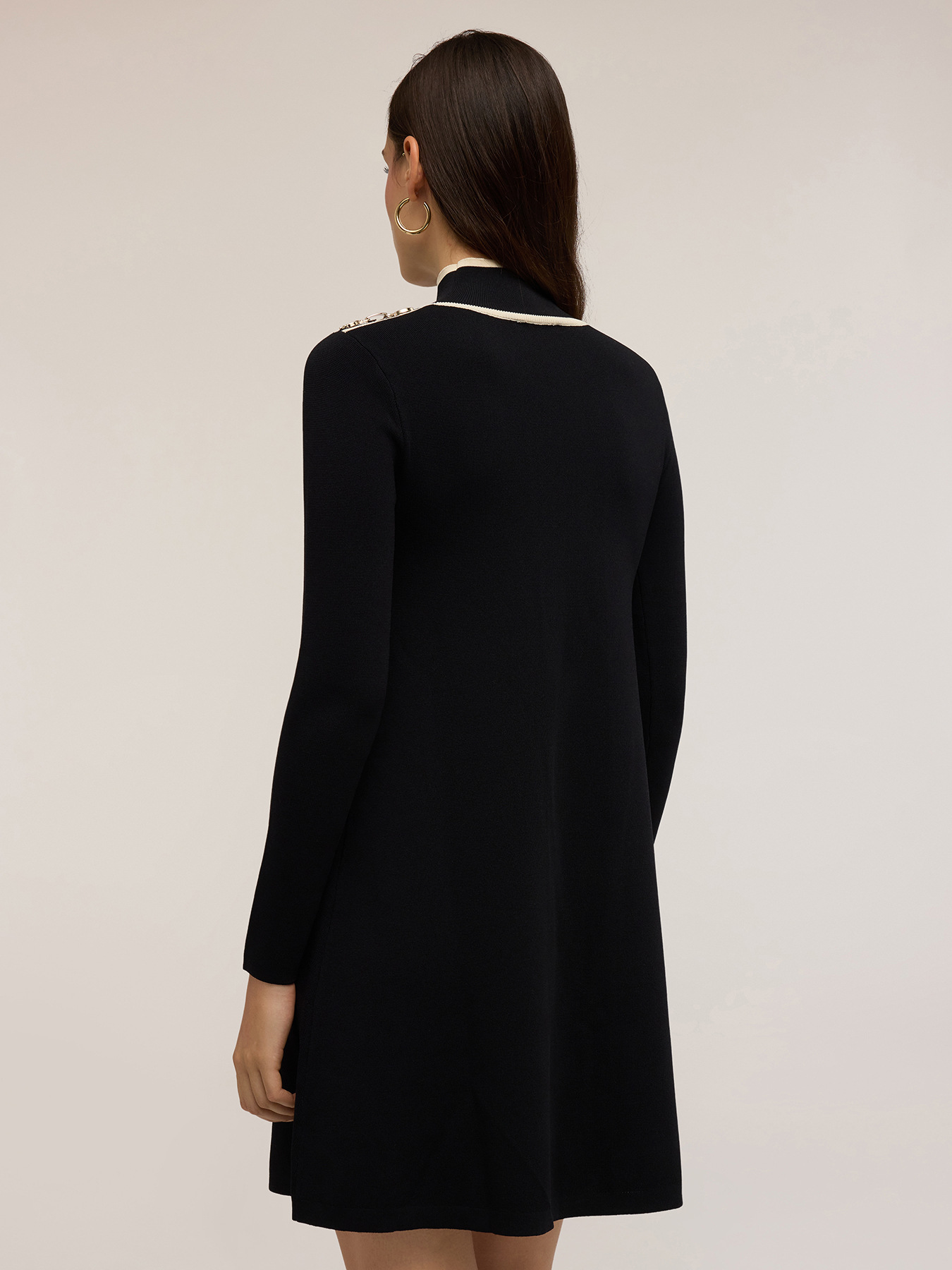 Robe courte en maille avec bordures contrastantes image number 1