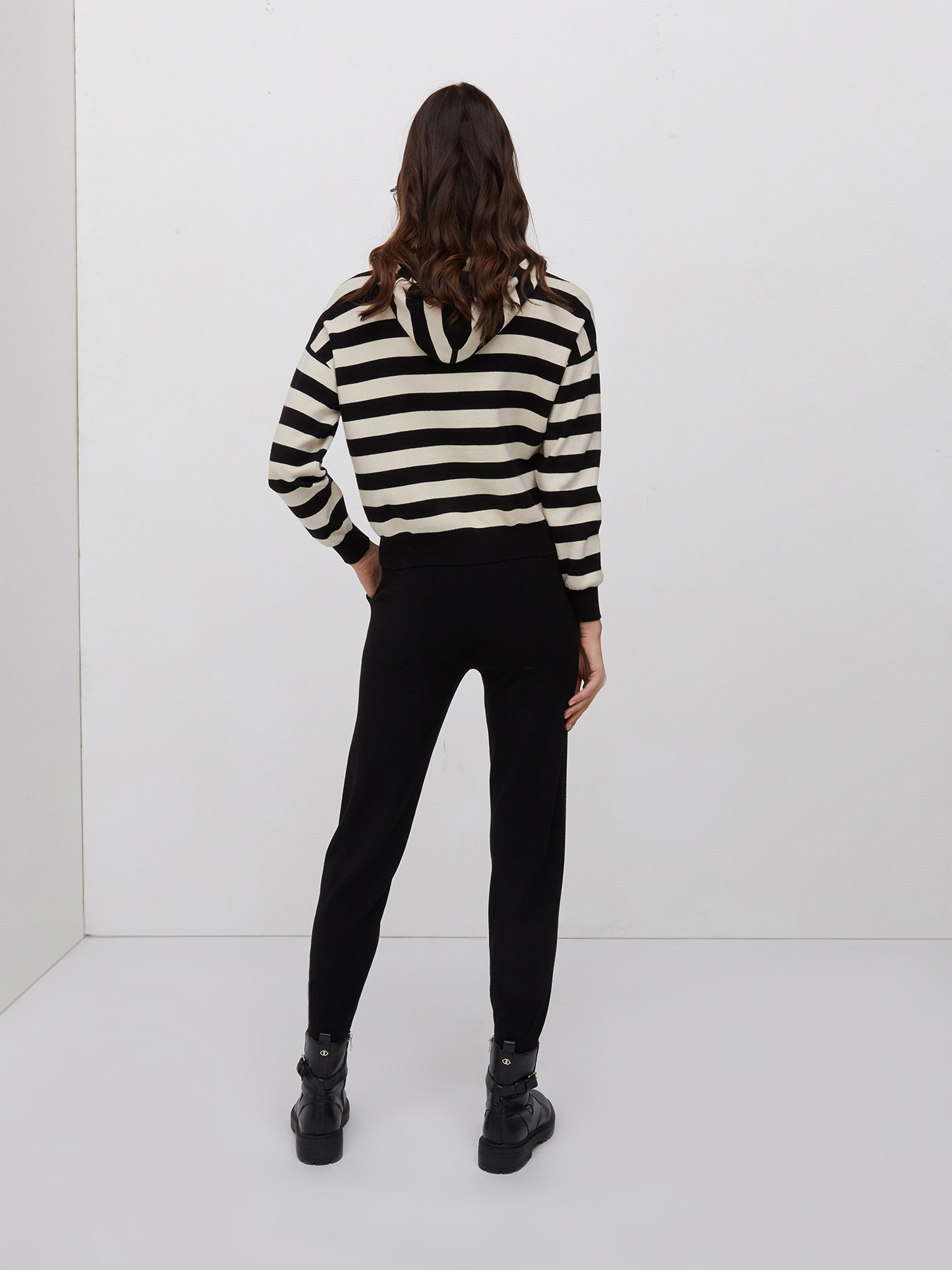 Pantaloni in maglia image number 1