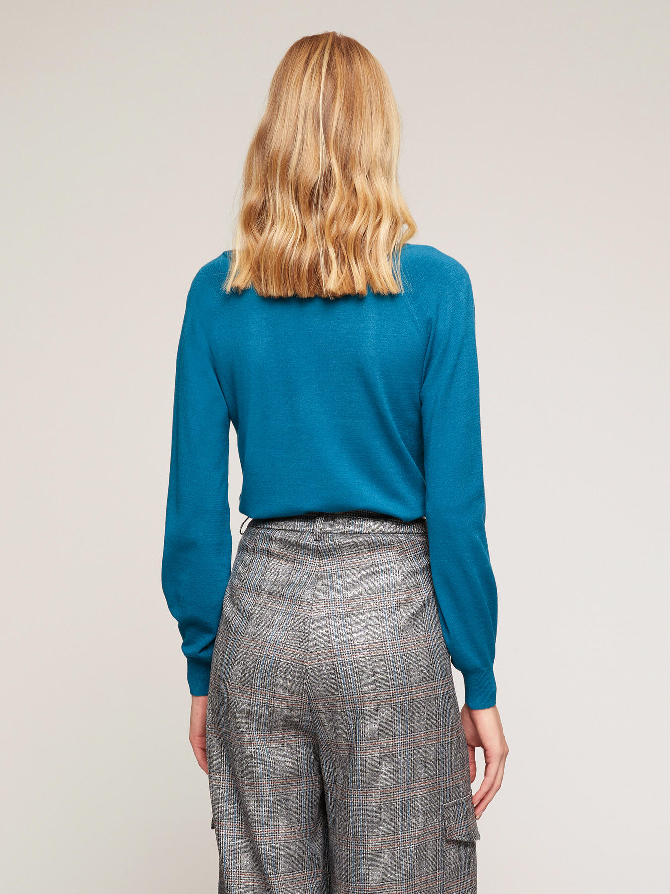 Pullover scollo a v image number 1