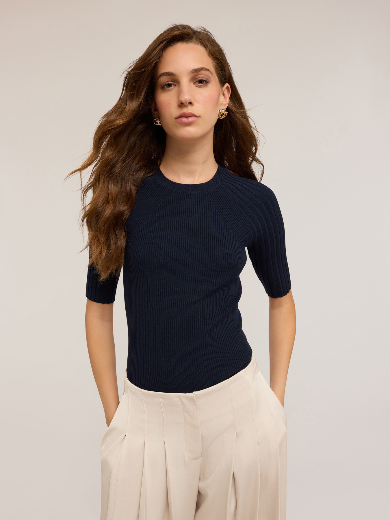 Short-sleeved ribbed knit top image number 0