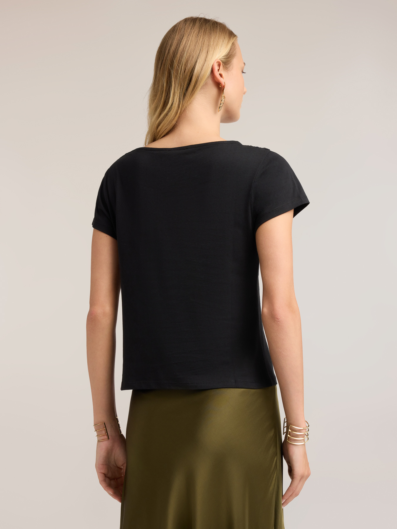 T-shirt con scollo a barchetta ricamato image number 1