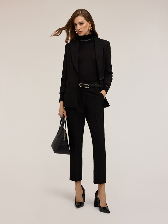 Pantalon regular avec pli repass&eacute;