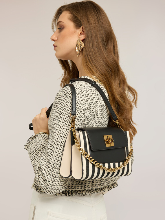 Umh&auml;ngetasche mit Streifen und Kette