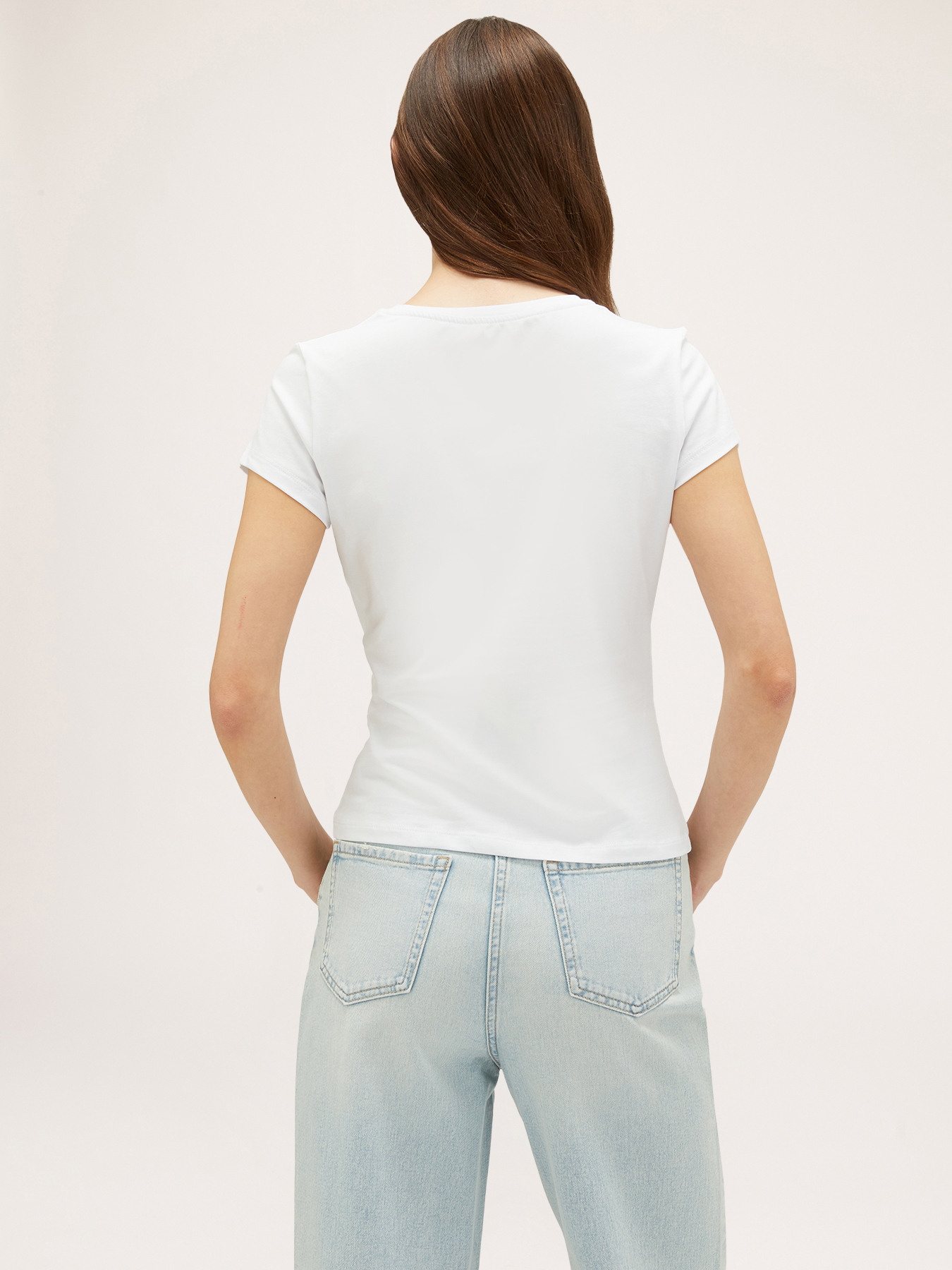 T-shirt with knot on the shoulder image number 1