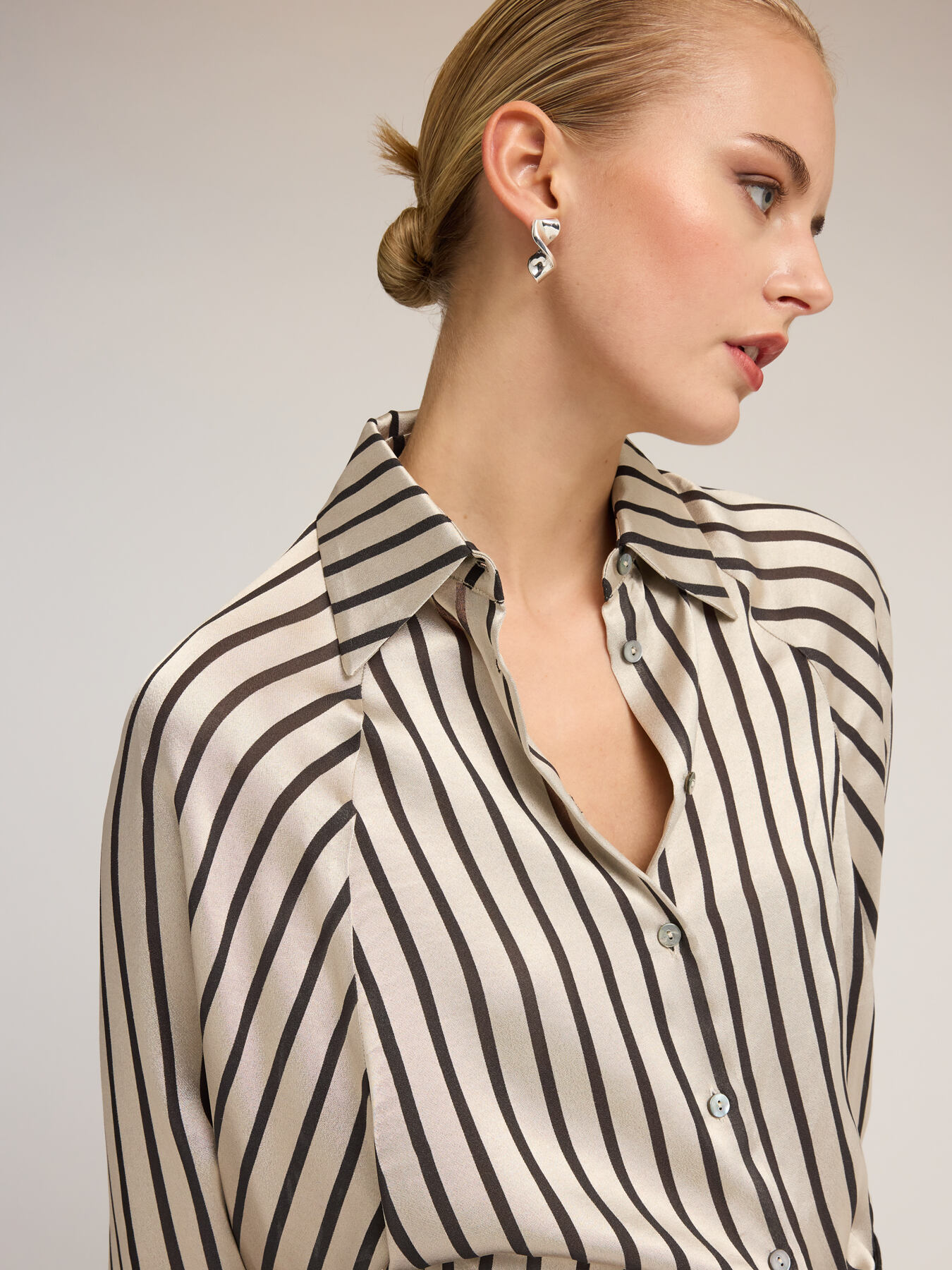 Camicia a righe con maniche over image number 2
