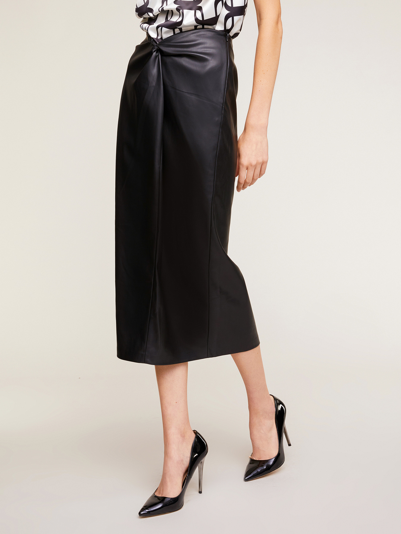 Leather-effect midiskirt with knot image number 0