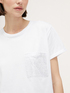 T-Shirt aus zwei Materialien mit strassbesetzter Tasche image number 2