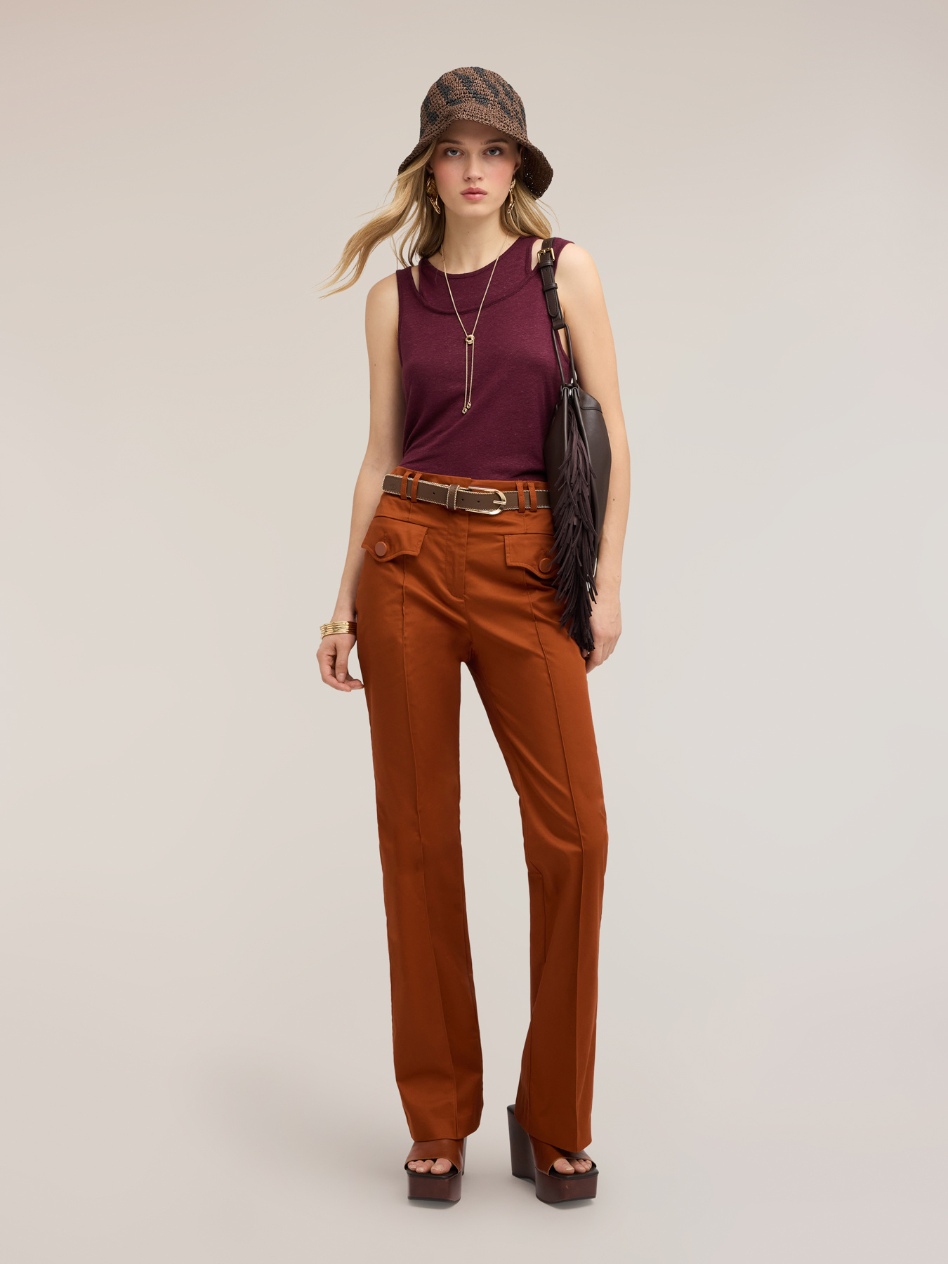 Mixed linen top with cut-out shoulders image number 2