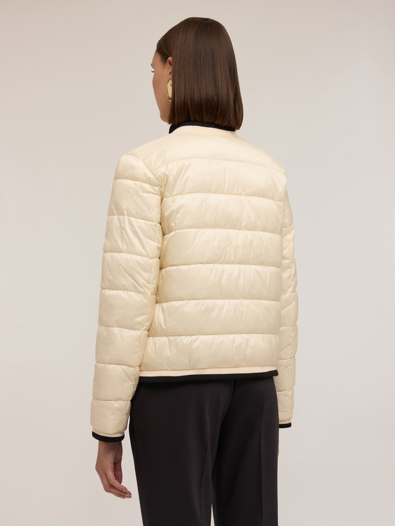 Gef&uuml;tterte Daunenjacke mit kontrastfarbenen Kanten image number 1