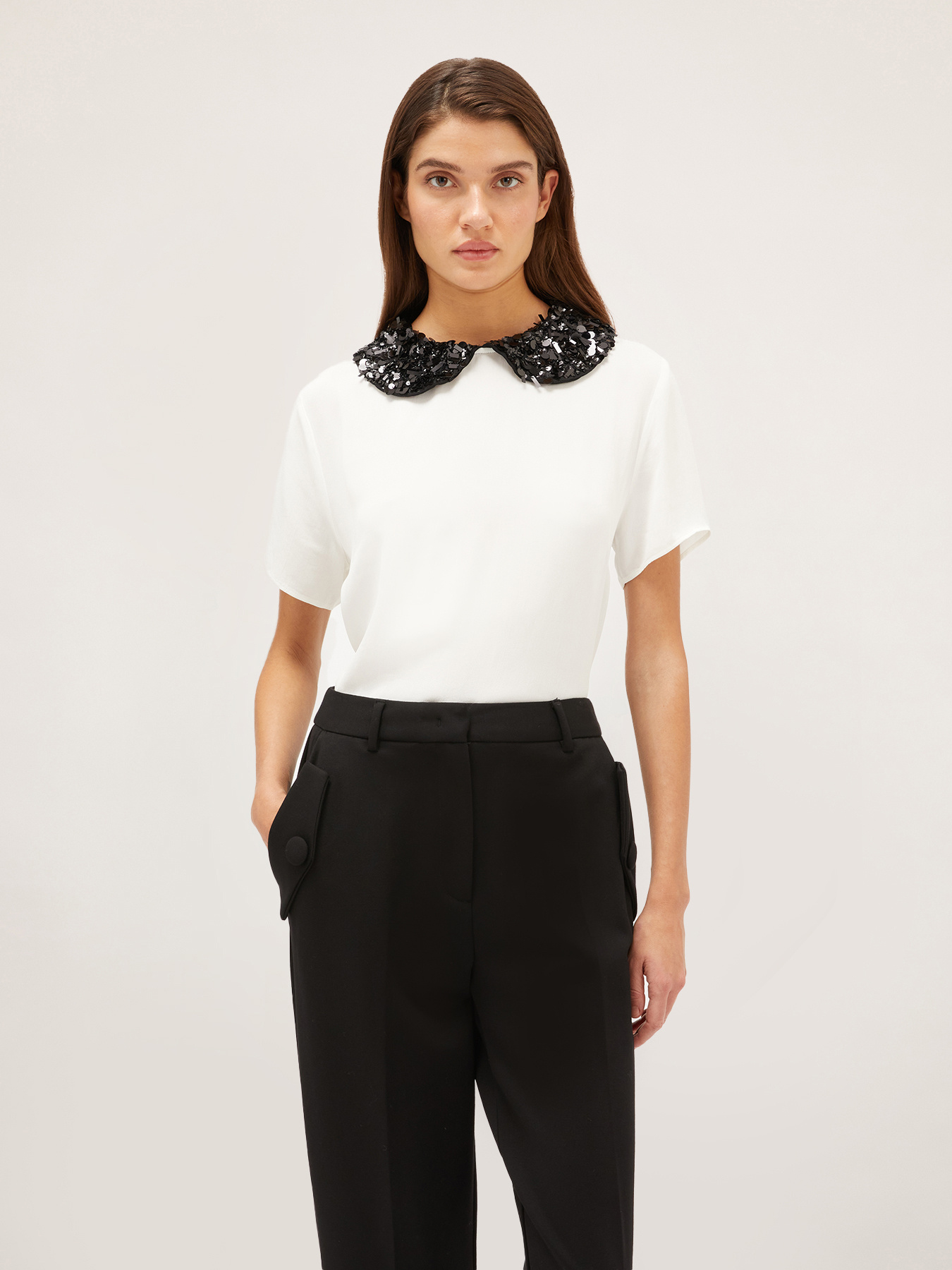 Bluse mit kurzen &Auml;rmeln und kleinem besticktem Kragen image number 0