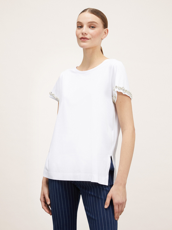 T-shirt with stone-embroidered sleeves