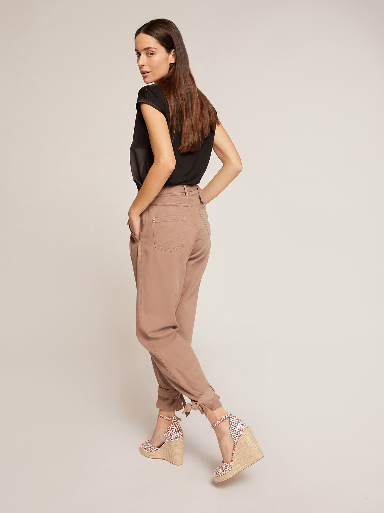 Trousers with strings at the hem image number 1