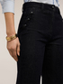Jeans palazzo con botones decorativos image number 3