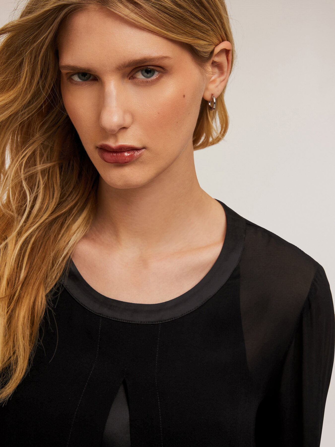 Blusa fluida bimaterica image number 0