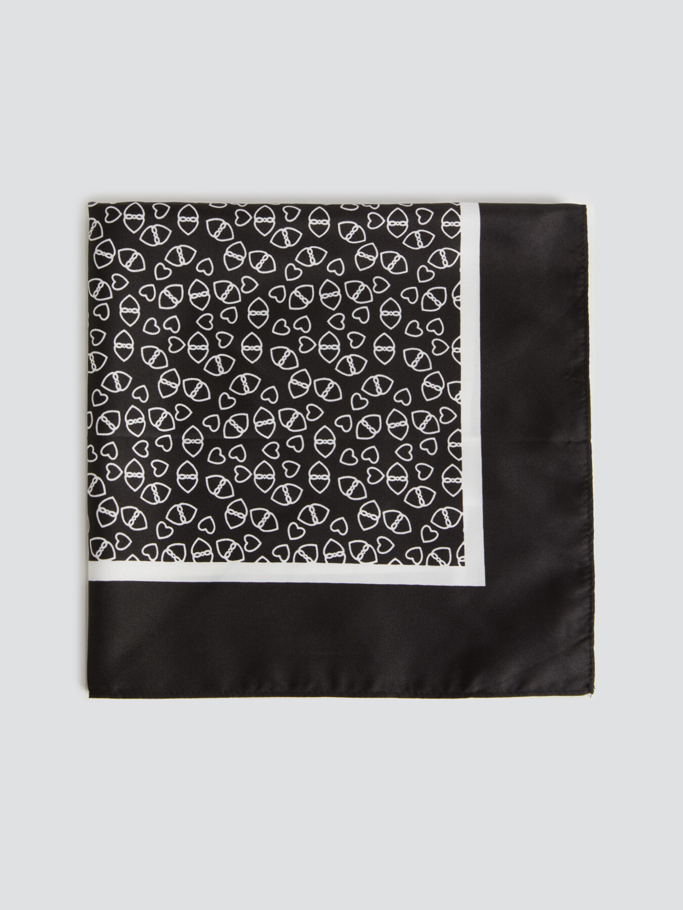 Scarf with heart-shaped print logo image number 0