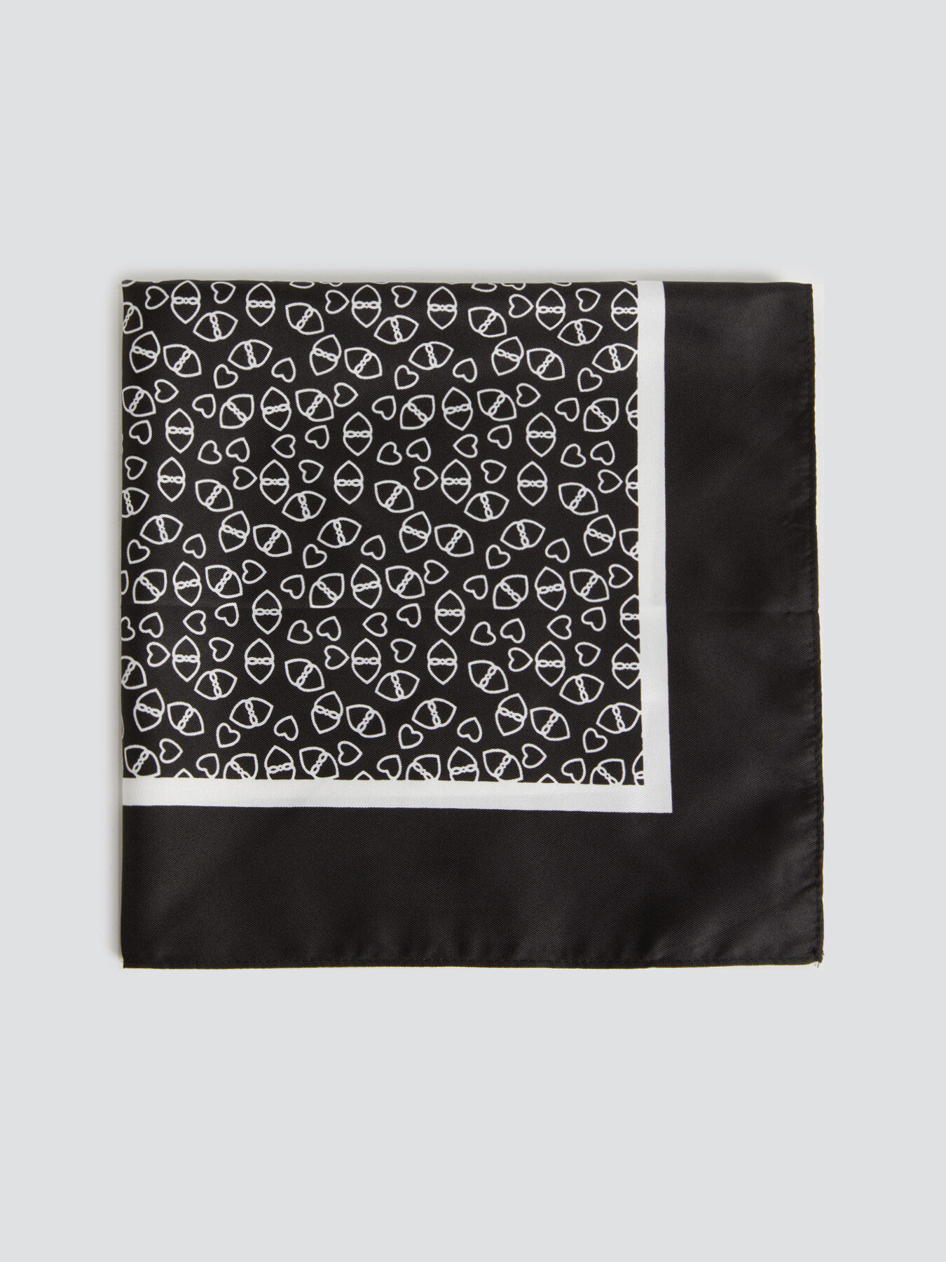 Foulard con logo in stampa cuori image number 0