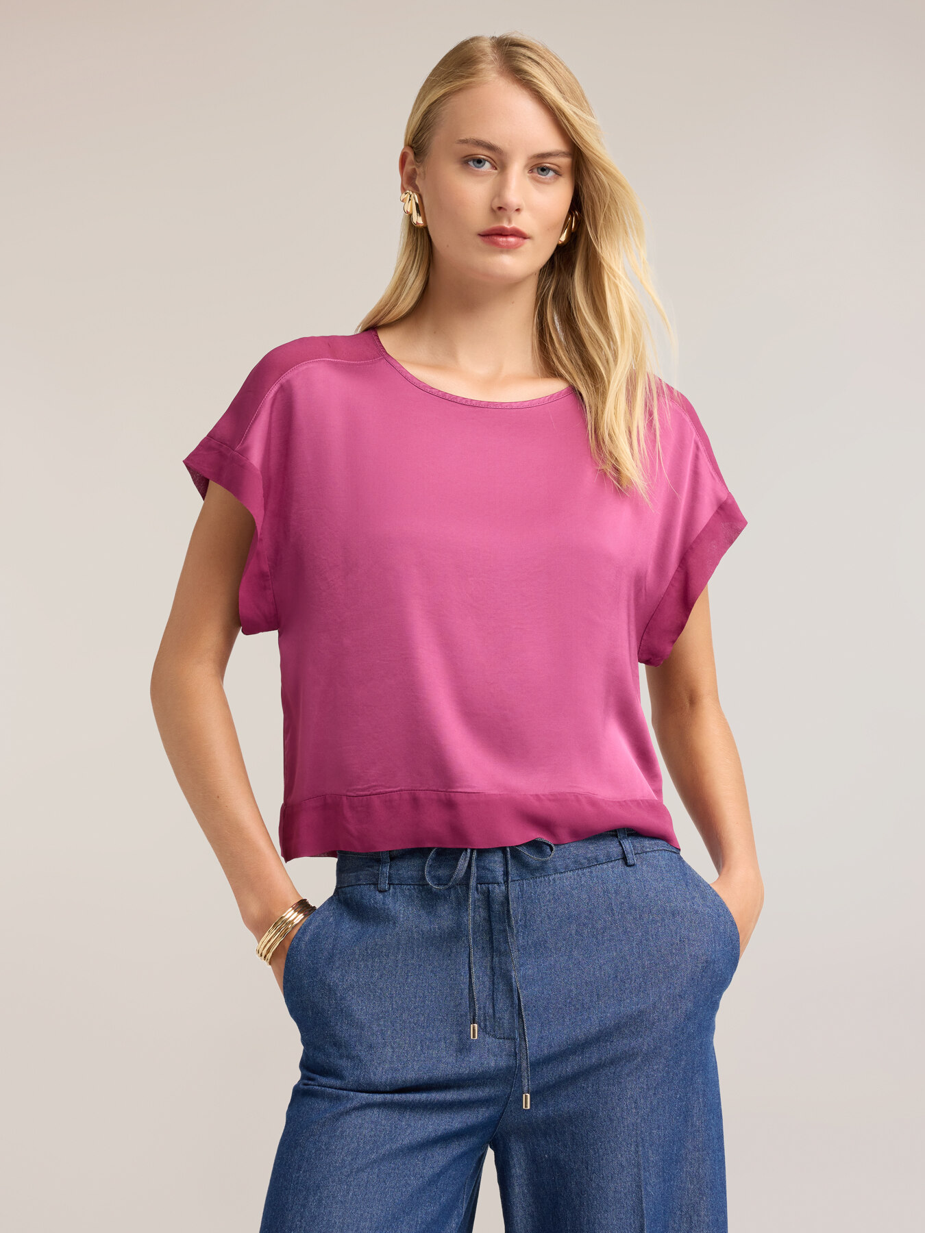 Bluse aus Satin mit Carr&eacute;-Ausschnitt image number 0