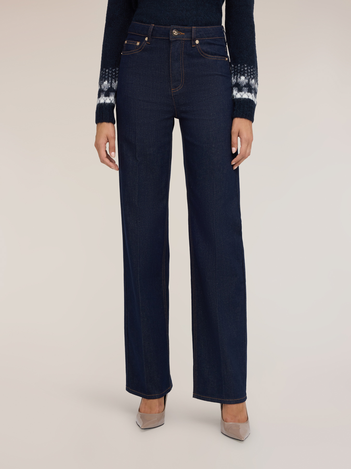 High-waisted wide-leg jeans image number 2