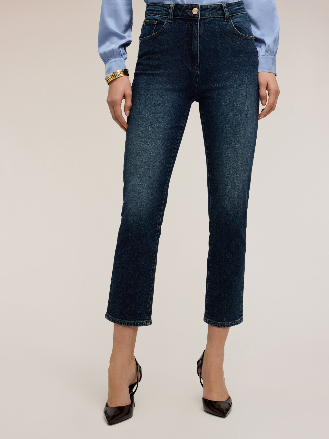 High-waisted mum fit jeans image number 2