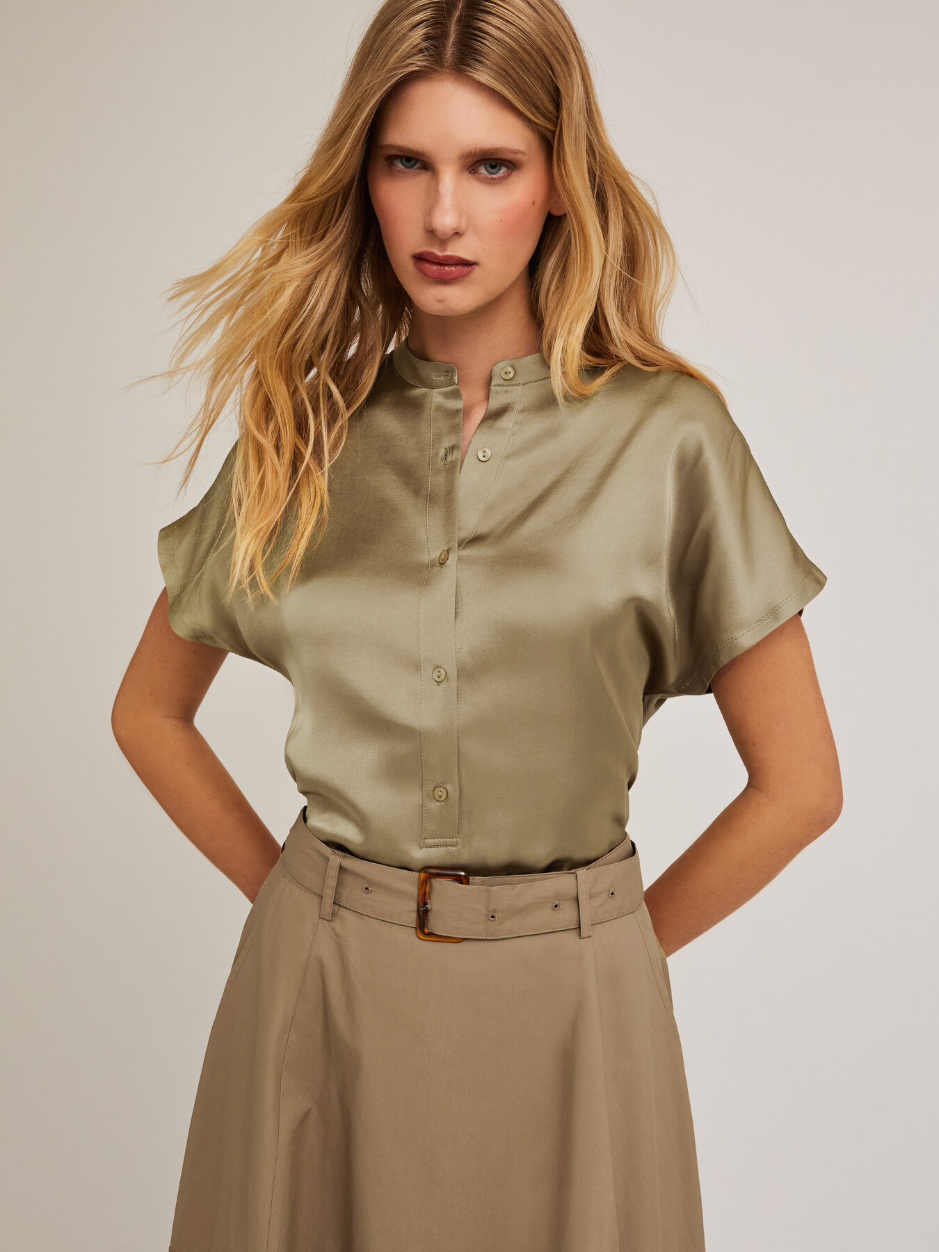 Blusa bimaterial con cuello coreano image number 0