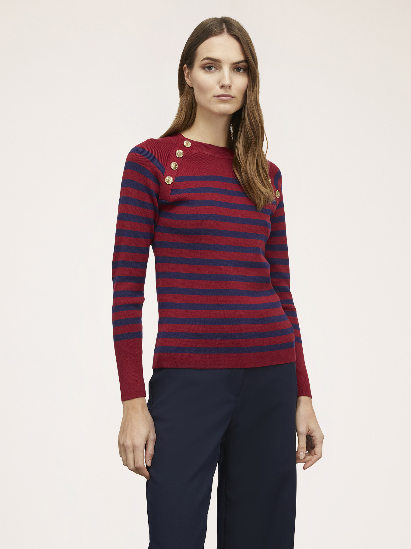 Gestreifter Pullover mit Knopfmuster image number 2