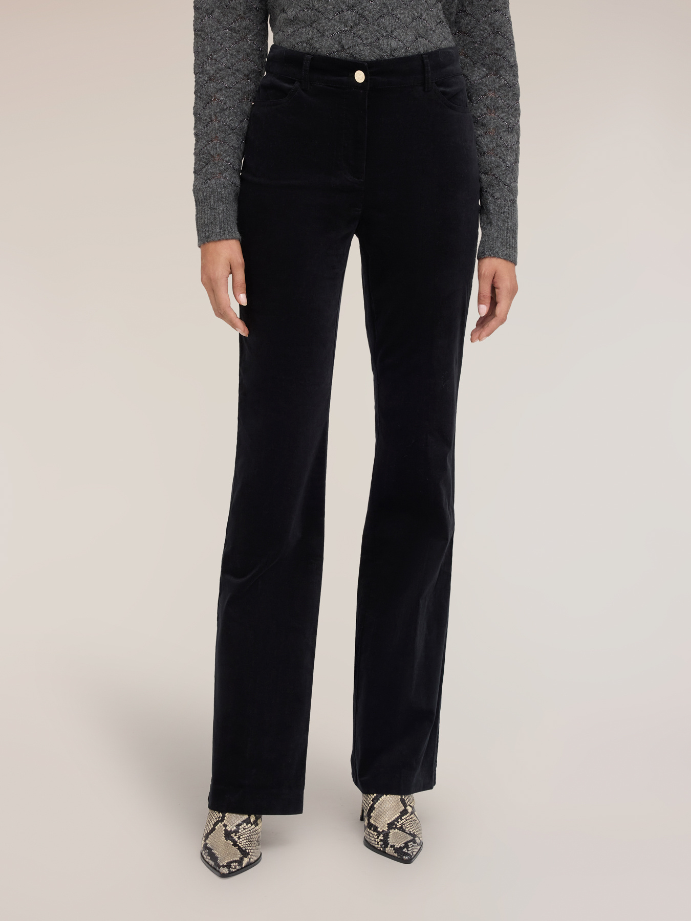 Pantalon &eacute;vas&eacute; en velours c&ocirc;tel&eacute; image number 2