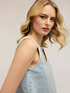 Top de denim con cristales image number 2