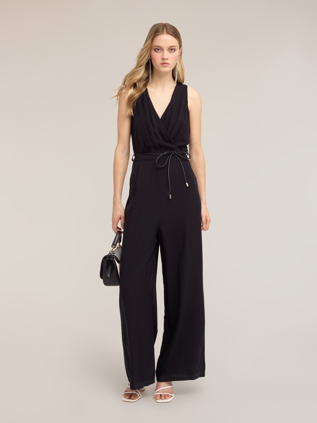 Combinaison longue en viscose avec d&eacute;collet&eacute; crois&eacute; image number 0