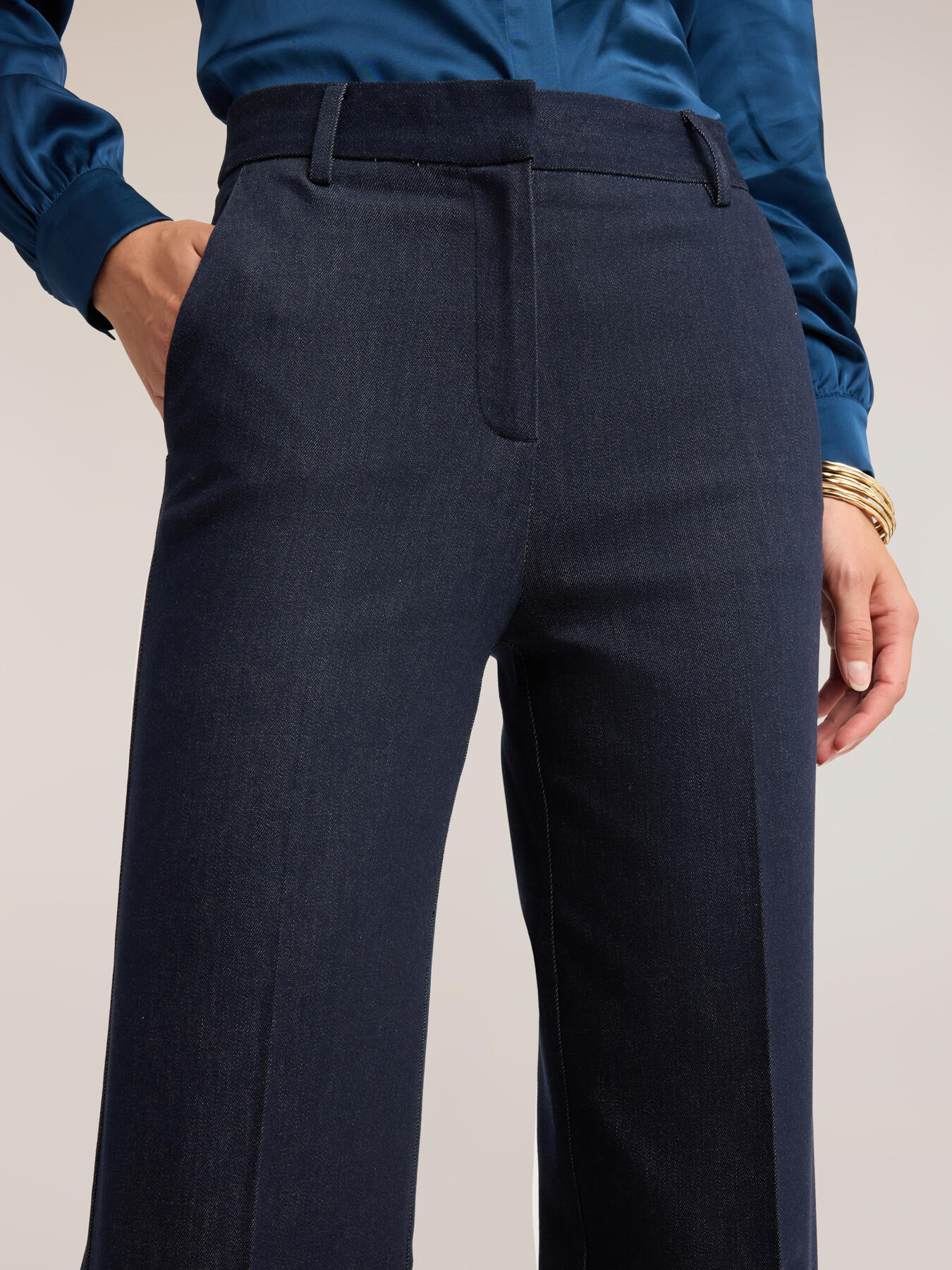 Tailored jeans with pressed crease image number 3