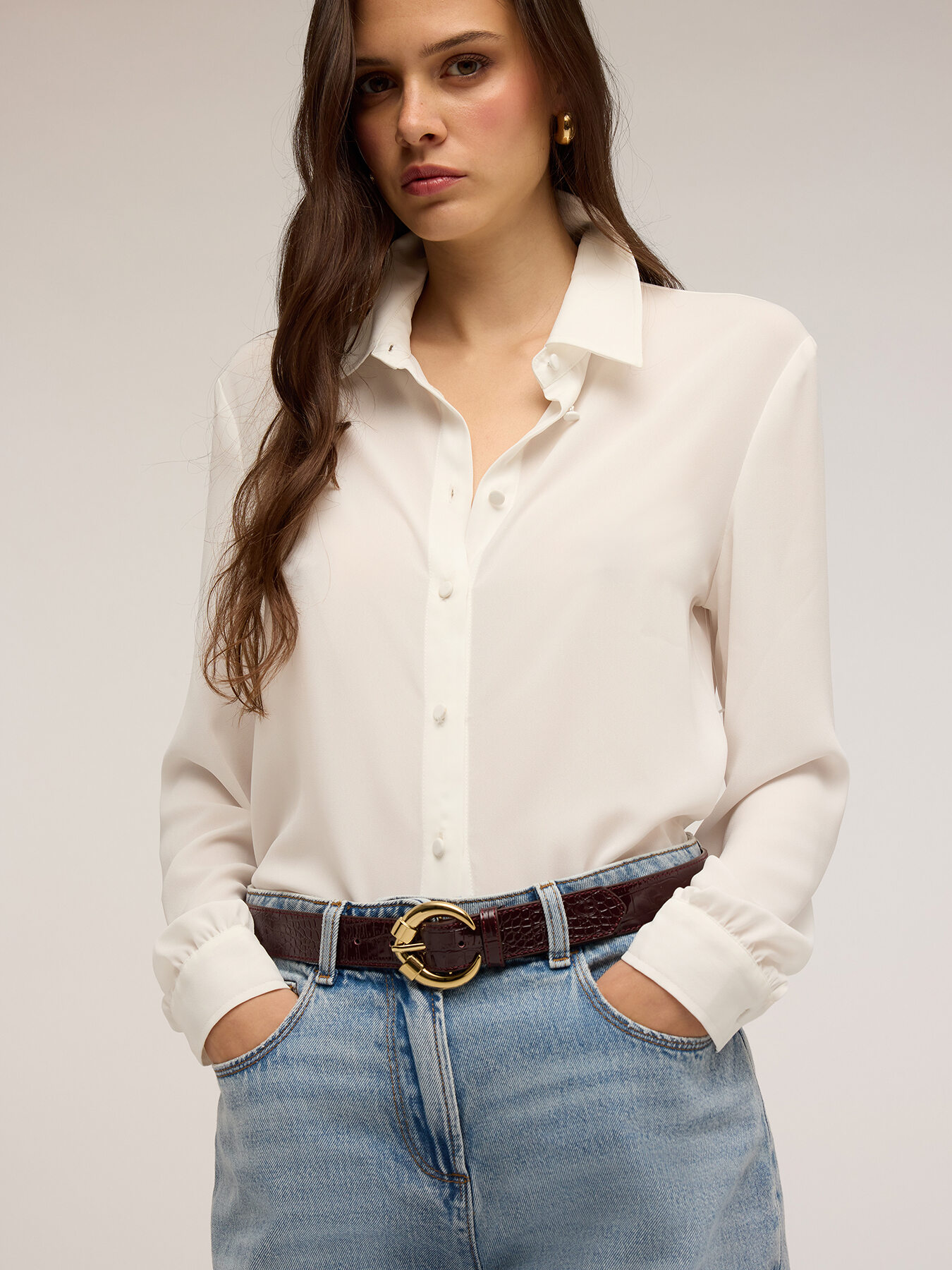 Cintur&oacute;n estampado cocodrilo con hebilla redonda image number 0