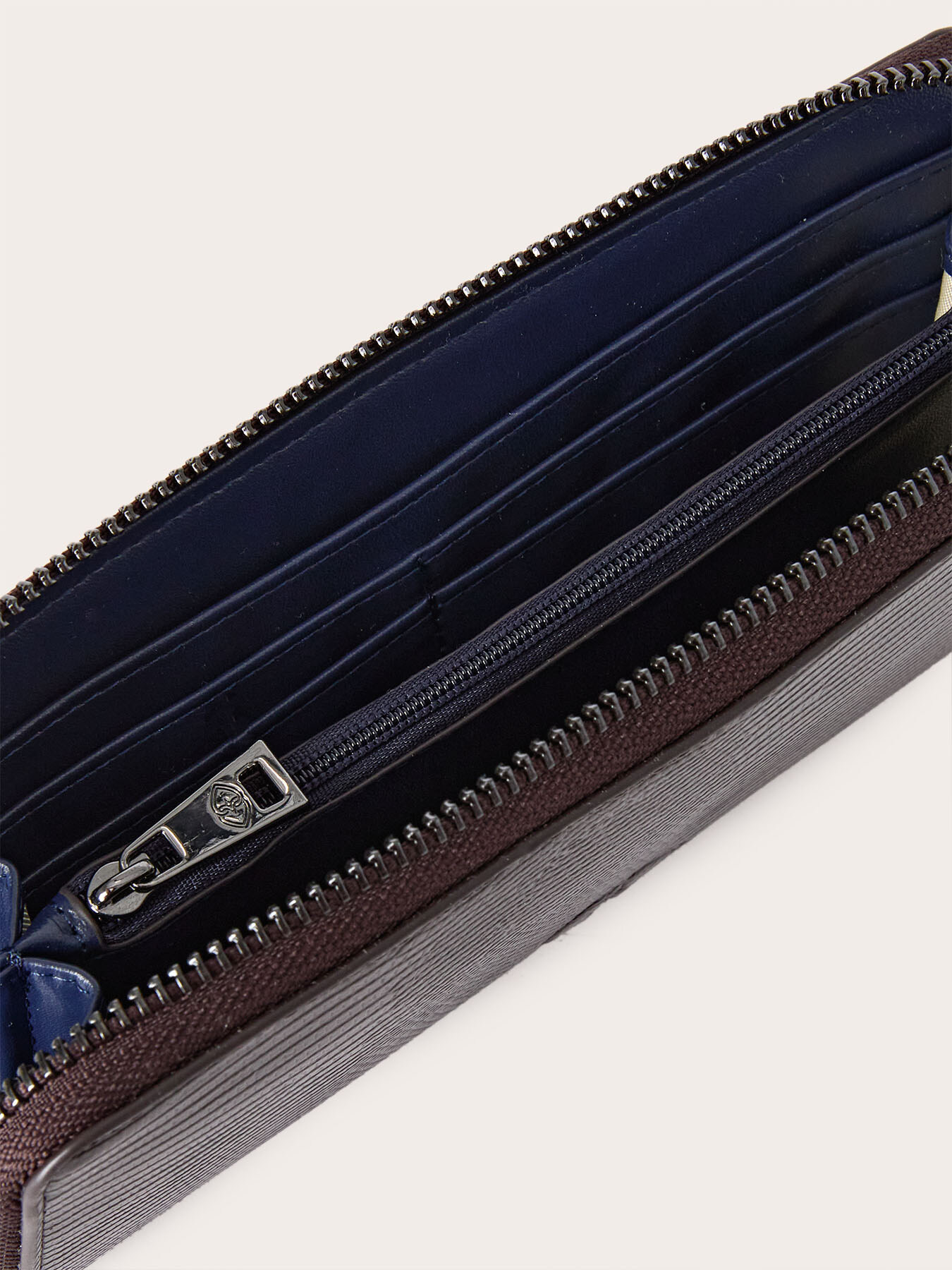 Cartera con cremallera estampado cocodrilo image number 2