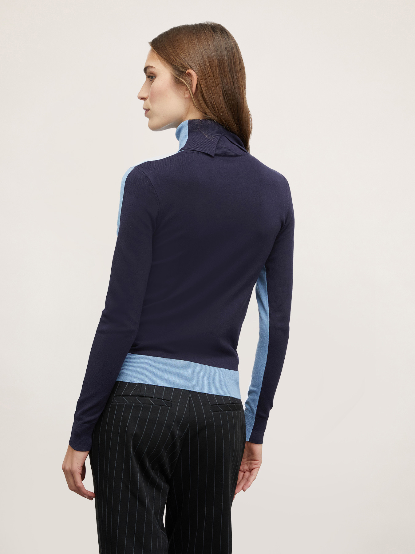 Two-tone knit turtle neck image number 1