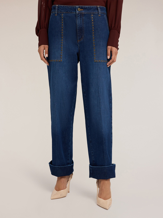 Jeans mit Umschlag und Nieten