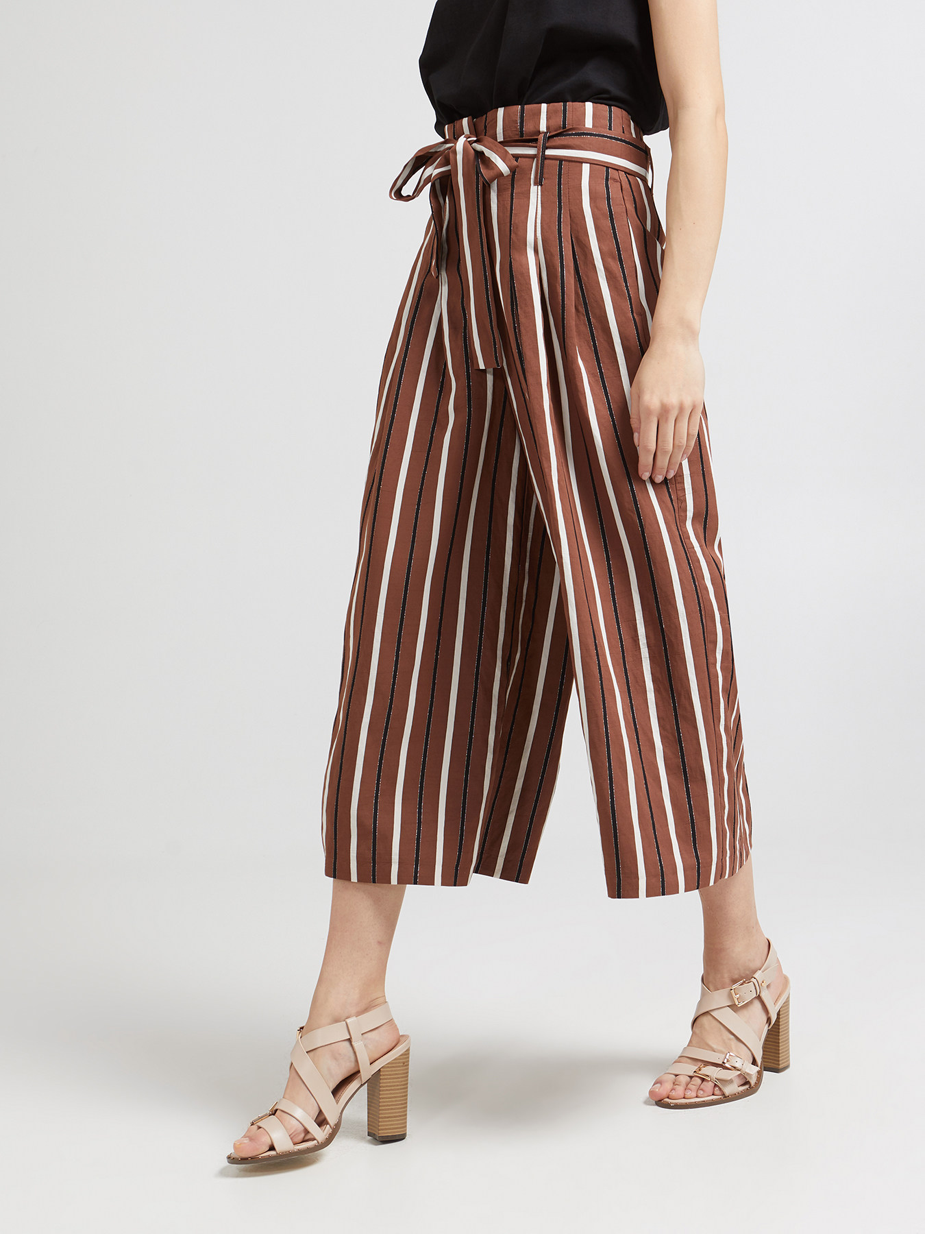 Pantaloni cropped a righe image number 2