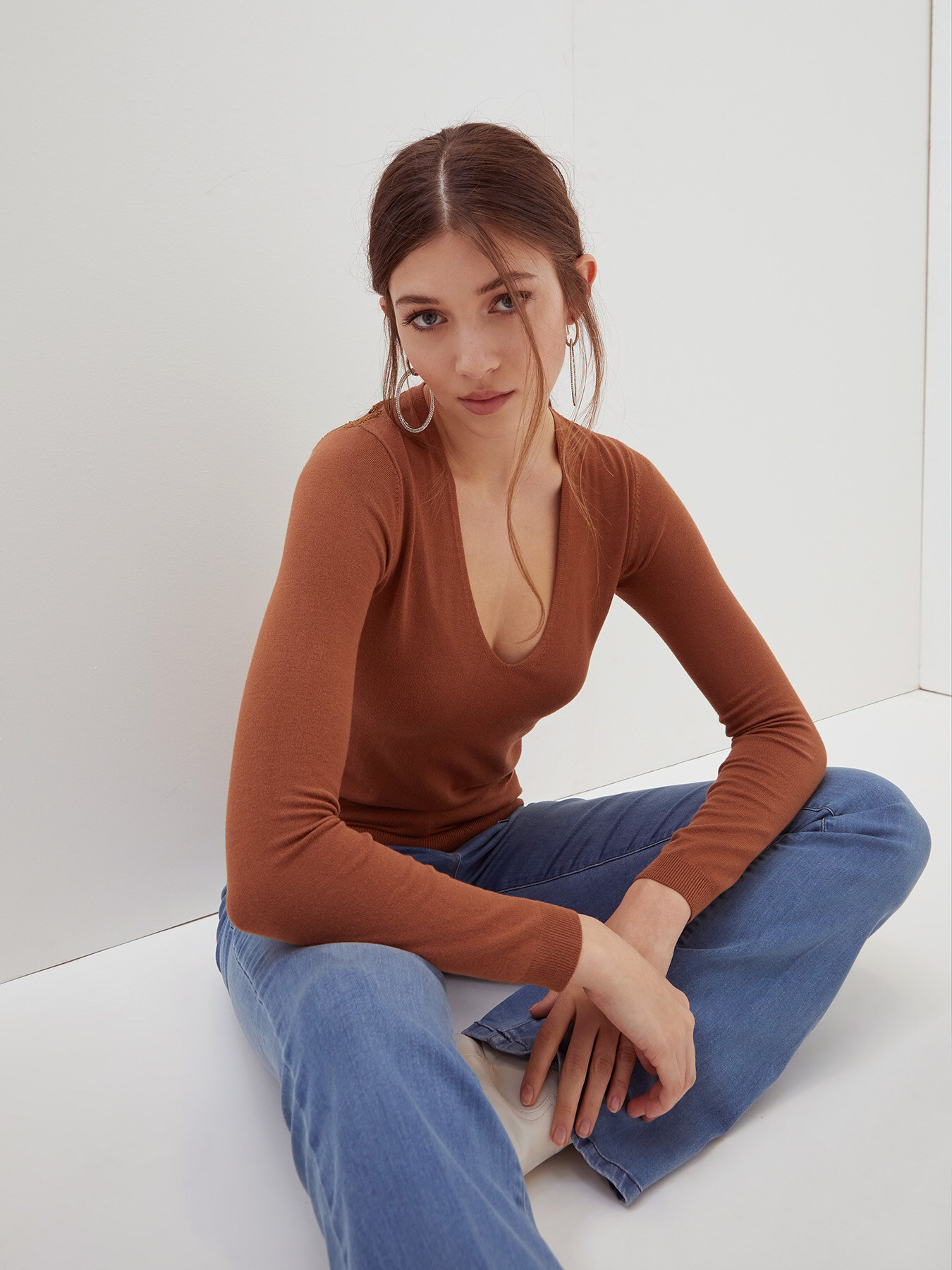 Maglia con obl&ograve; in pizzo image number 0