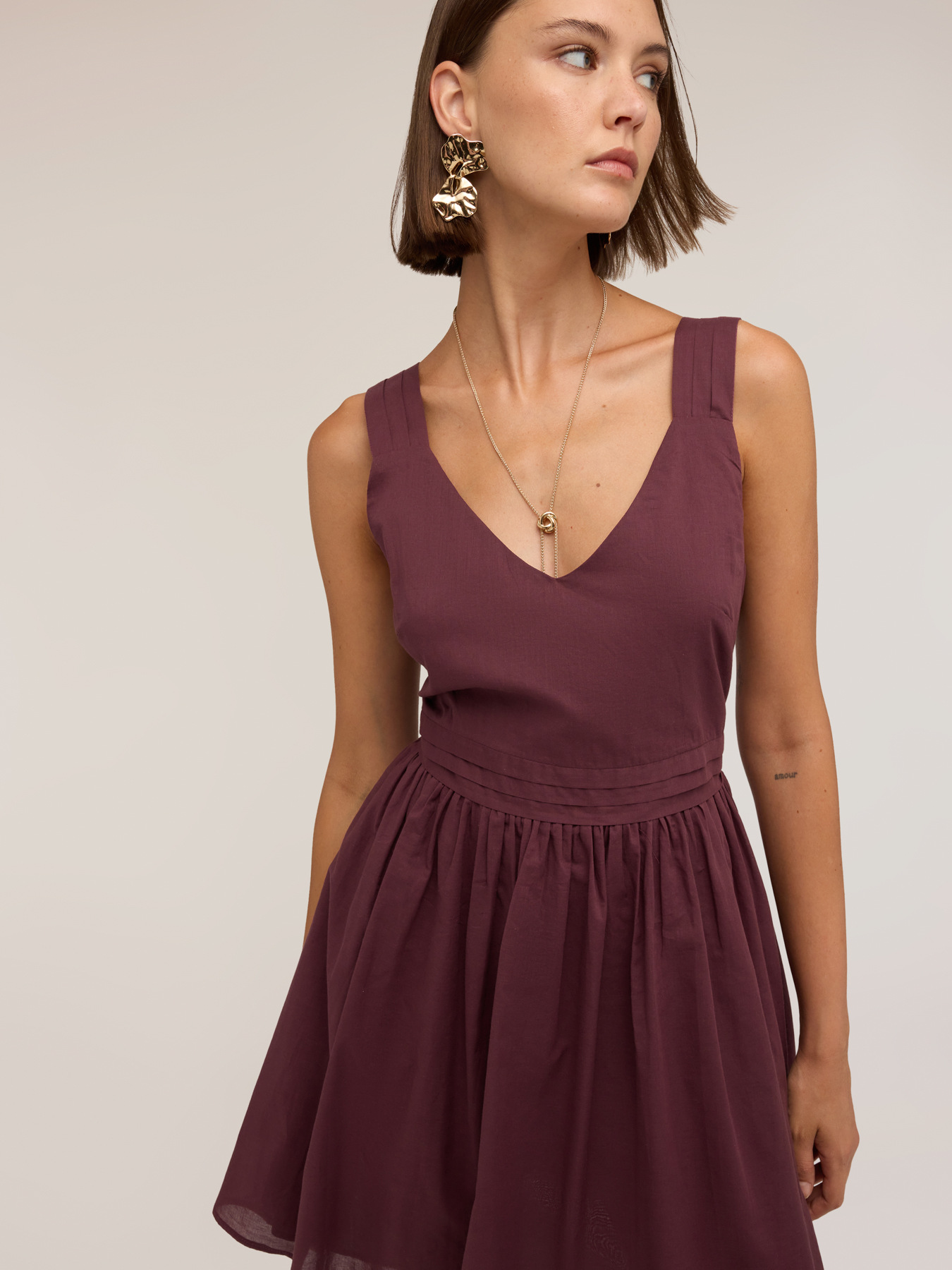 Robe &eacute;vas&eacute;e en voile de coton avec d&eacute;collet&eacute; en V image number 3