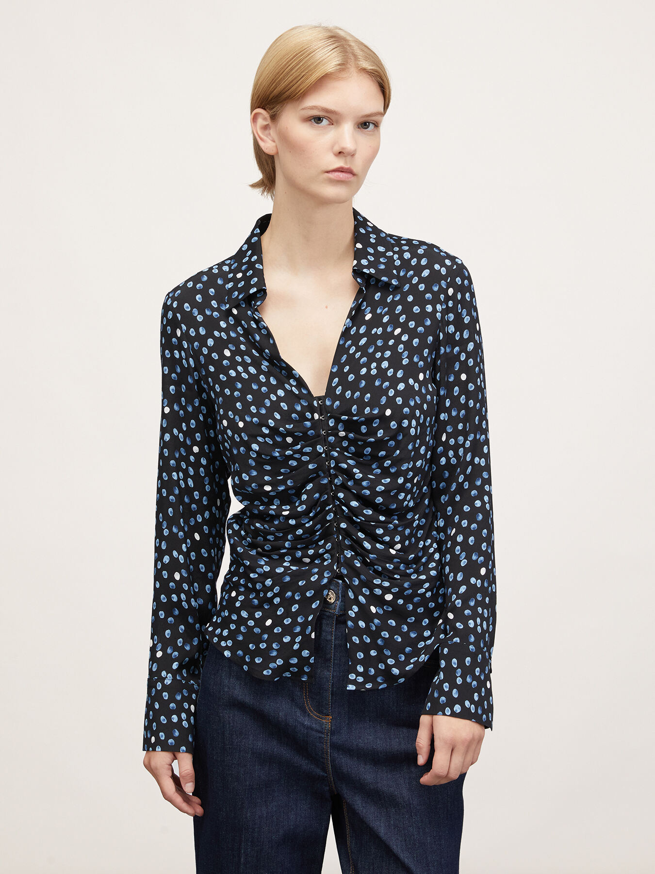 Camisa vaporosa con estampado de lunares image number 0