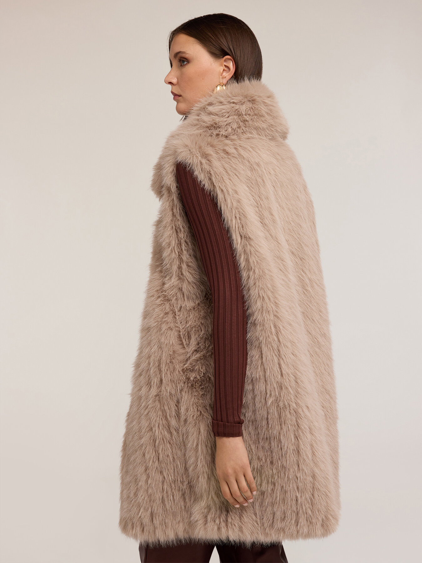 Teddy-effect vest with wide collar image number 1