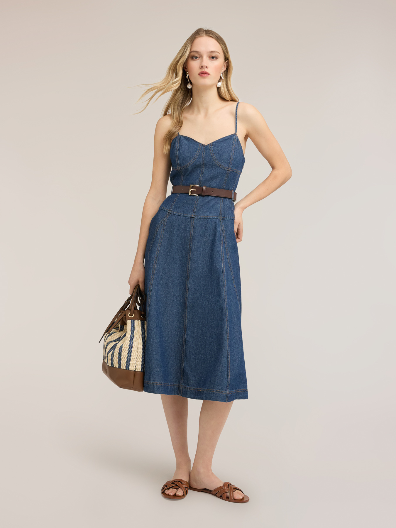 Midi-Kleid aus Denim mit Herzausschnitt image number 2