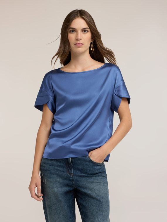 Bluse aus Satin mit Bl&uuml;tenblatt&auml;rmeln