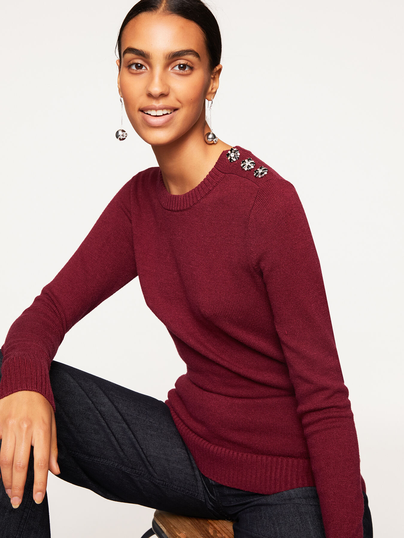 Tricot ras-du-cou avec boutons bijoux image number 2