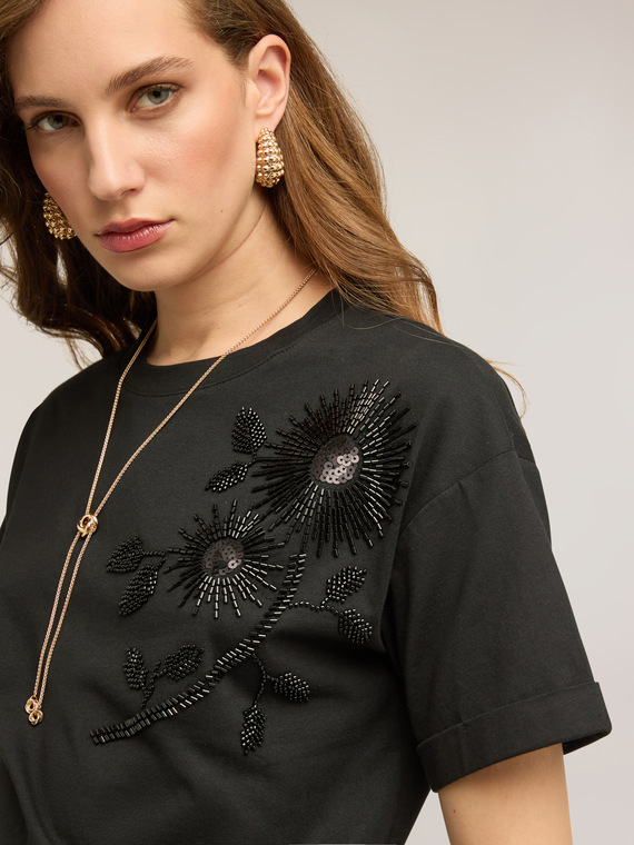 T-Shirt aus Jersey mit floralen Applikationen