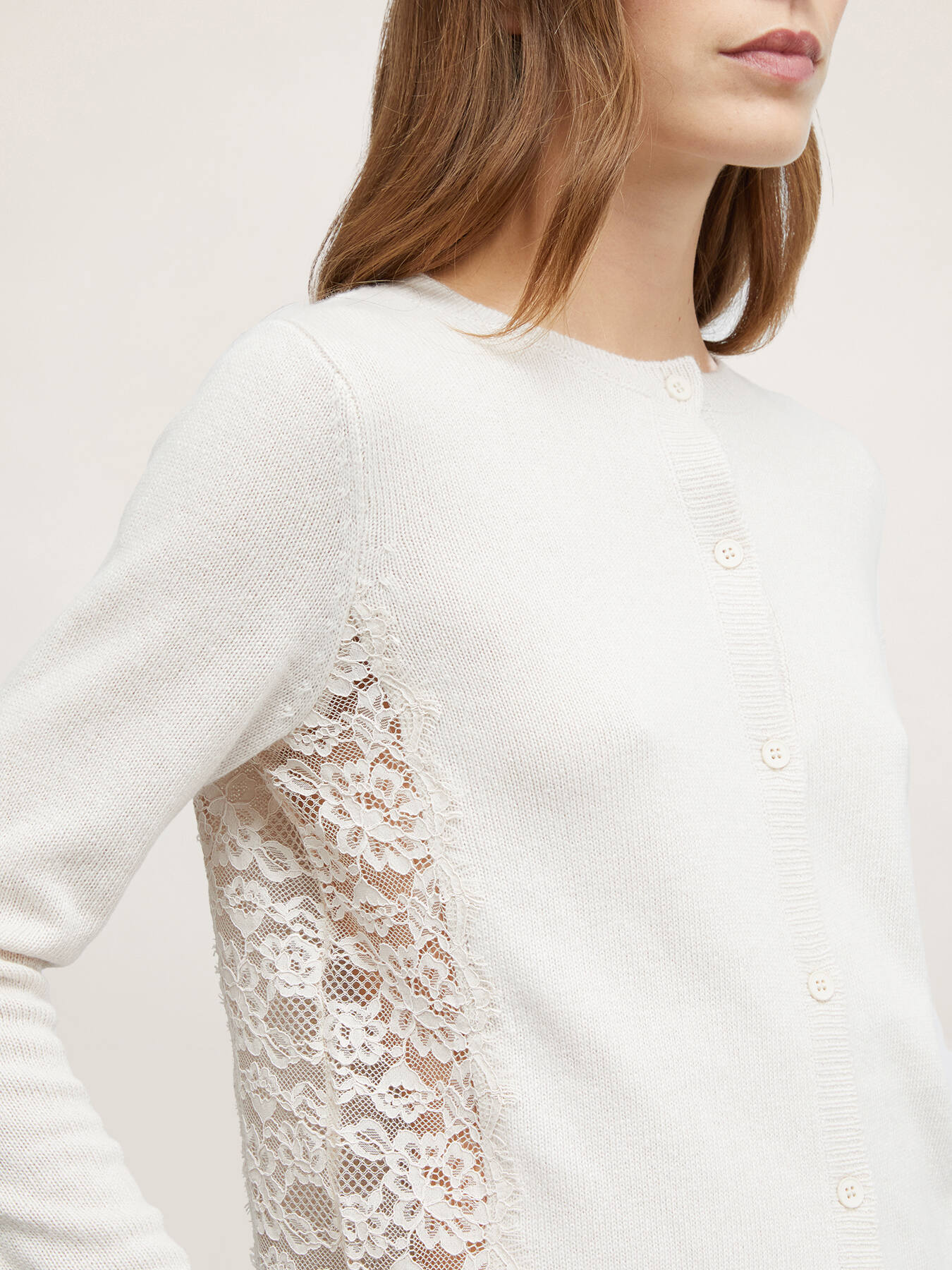 Cardigan en laine m&eacute;lang&eacute;e avec empi&egrave;cements en dentelle image number 2