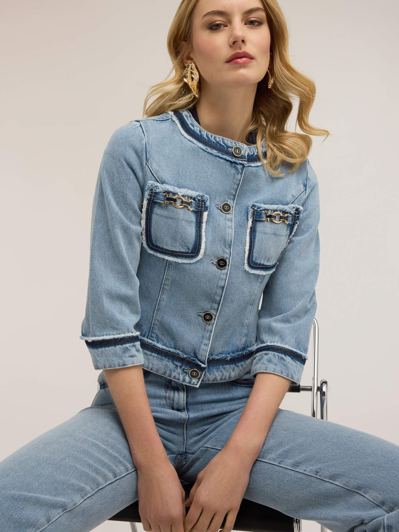 Giacca in denim con catene image number 2