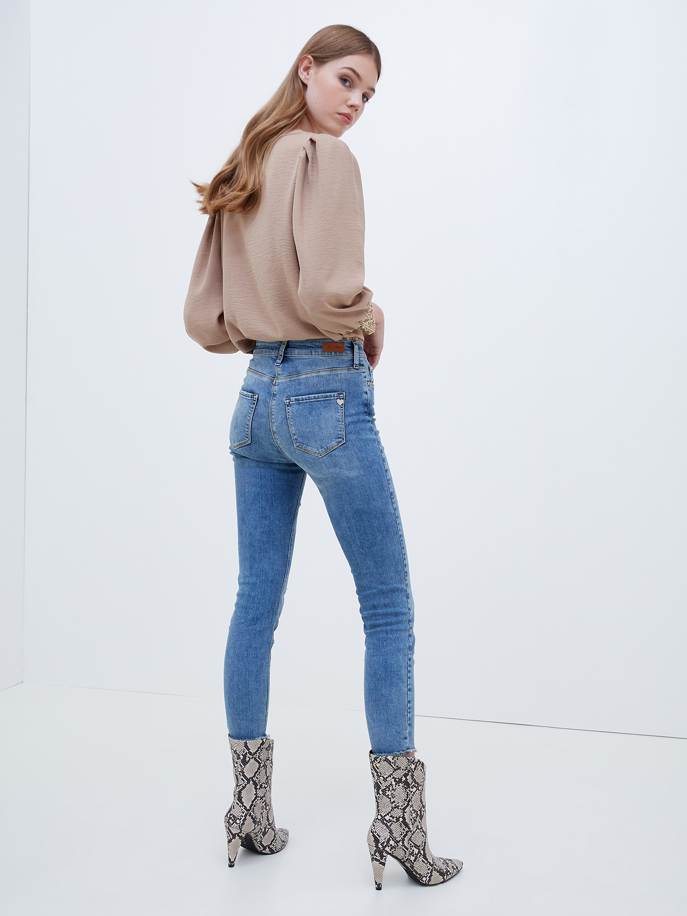 Jeans skinny con strappi modello Gisele image number 1