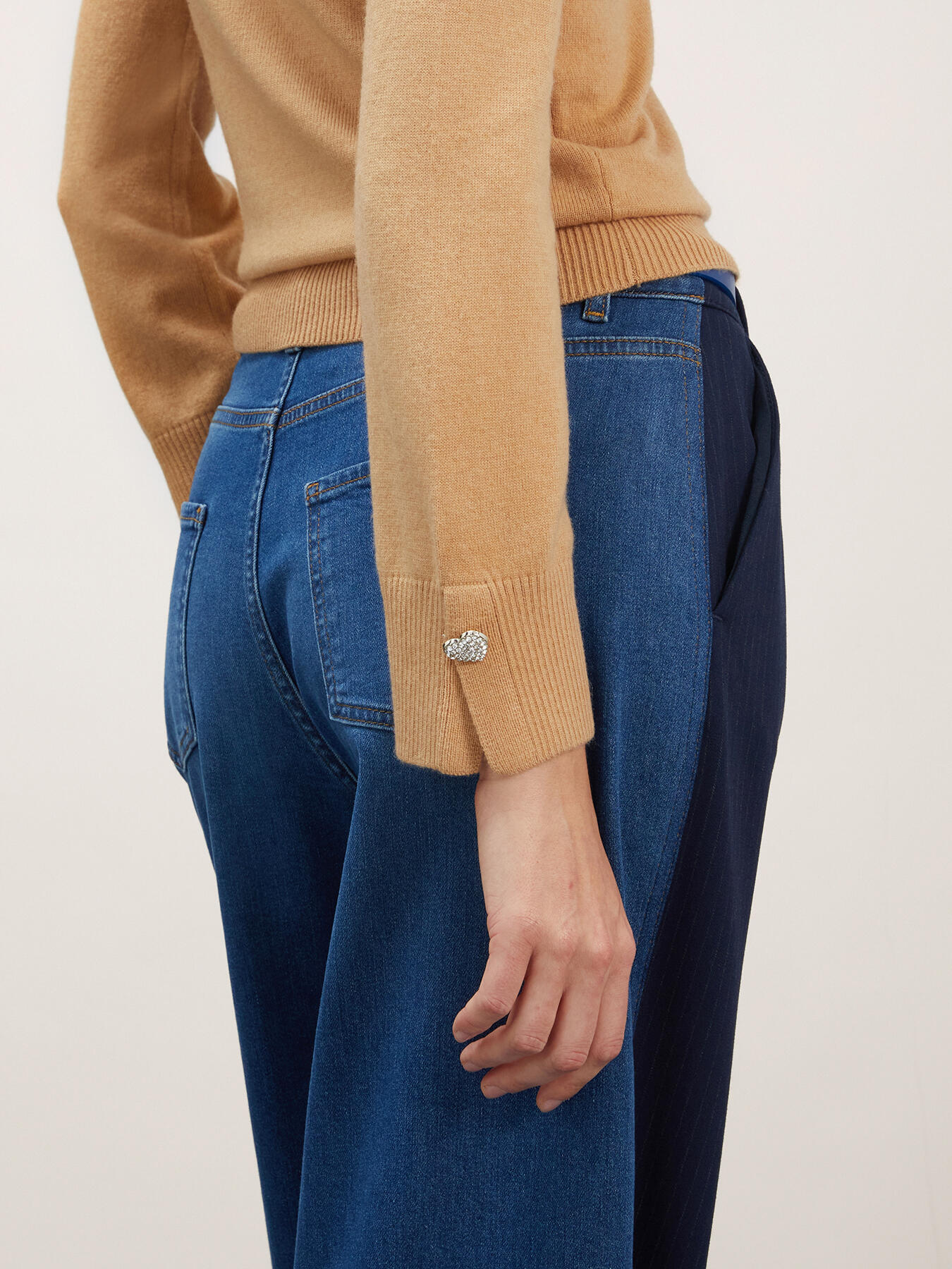 Pull avec bouton bijou sur les poignets image number 3