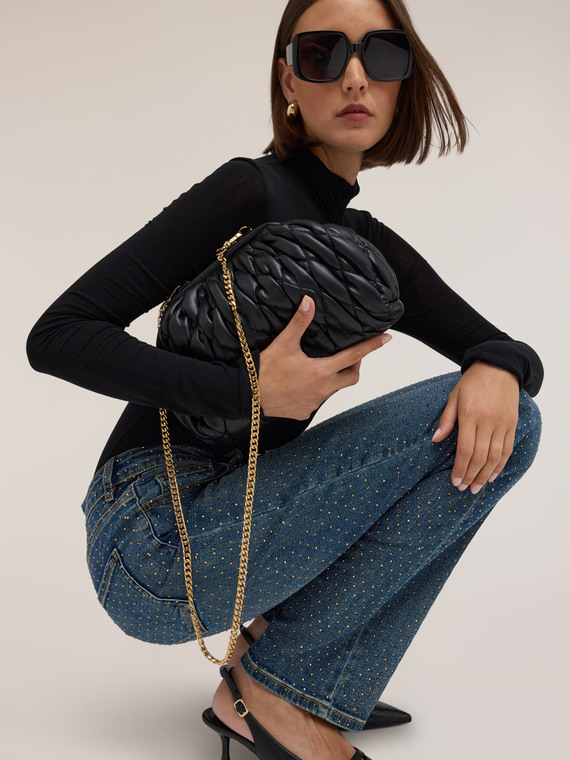 Gepolsterte Clutch mit Kettenriemen
